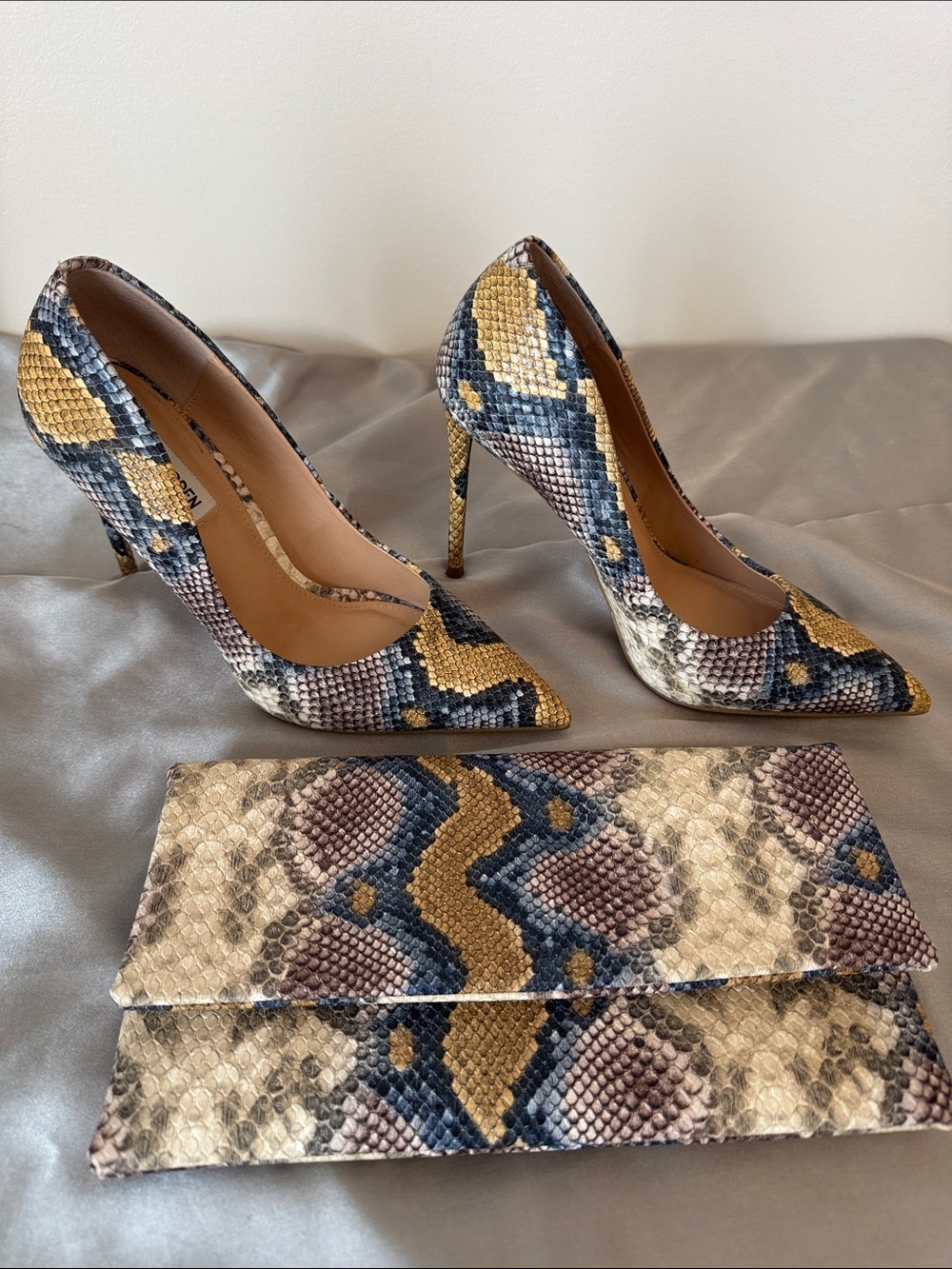 Steve Madden Multicolor Snake-Print Shoes & Chain Clutch in Blue, Gold, Cream - Picture 9 of 11